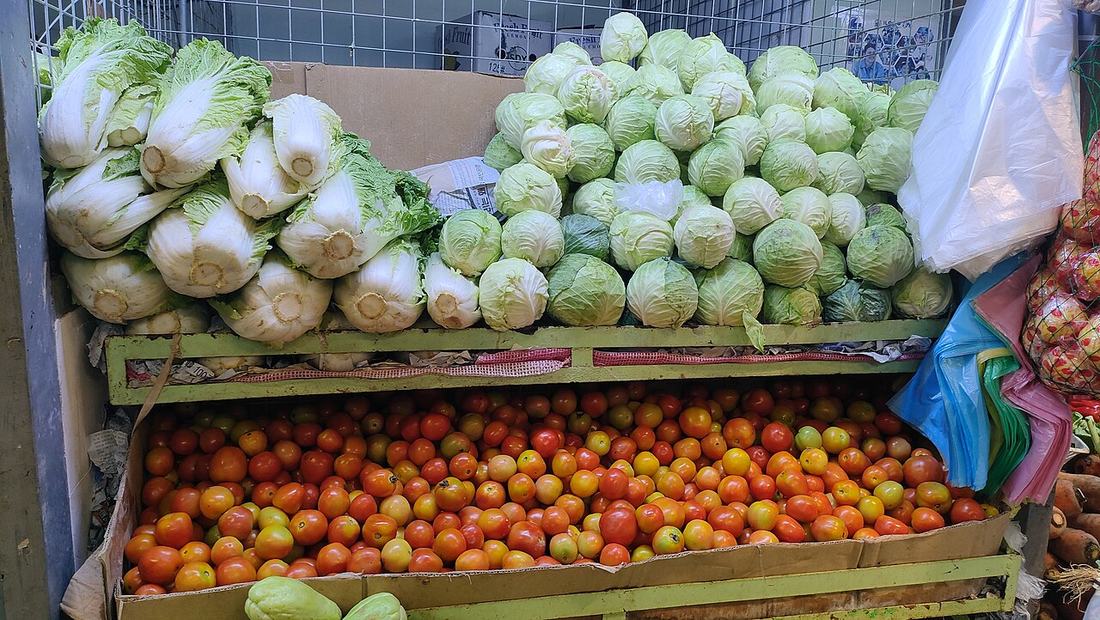Vegetables on display at a public market, CC BY-SA 4.0