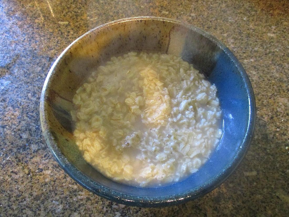 A bowl of cooked oatmeal, CC BY-SA 4.0