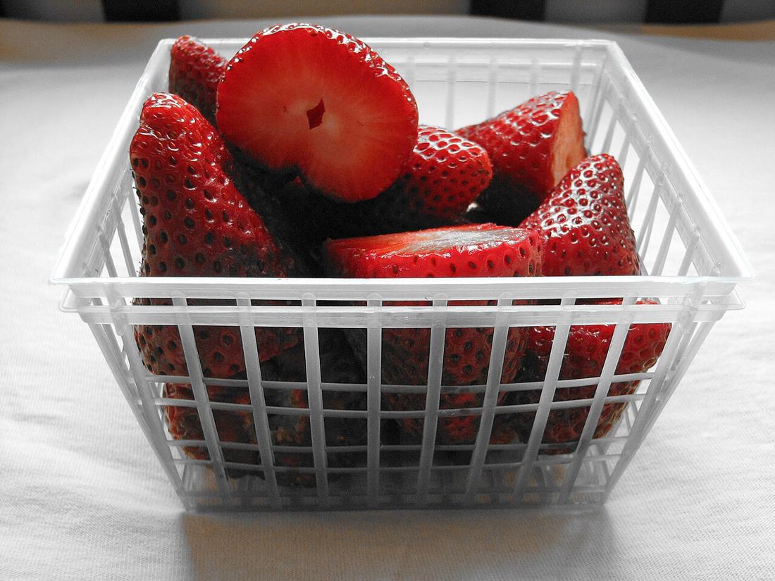 A basket of strawberries, CC BY-SA 3.0
