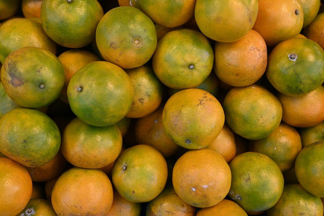 A pile of fresh oranges, CC BY-SA 4.0